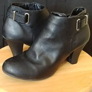 Women's ankle booties